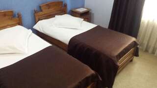 Мотели Motel Seaca Кэлимэнешти Двухместный номер с 2 отдельными кроватями-1